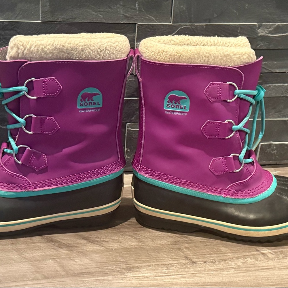 Sorel Fuchsia and Black Snow Boots - Picture 2 of 4